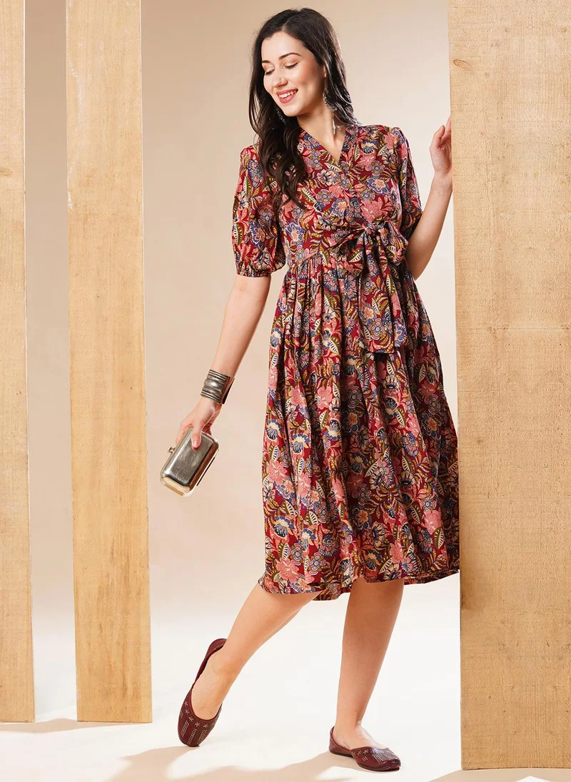 جلو باص جلوبس فستان ميدي نسائي مطبوع بالزهور بقصة واسعة بلمسة عرقية